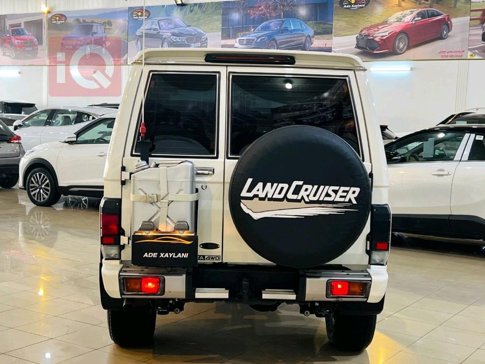 Toyota Land Cruiser 70